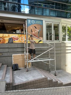 Pure Fitness 更換外牆廣告